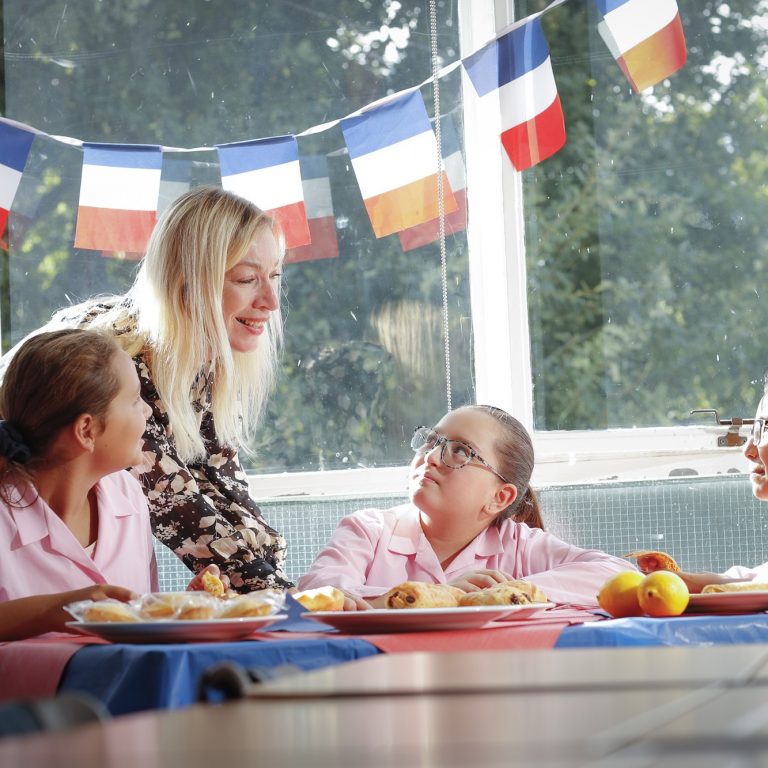 students eating snacks